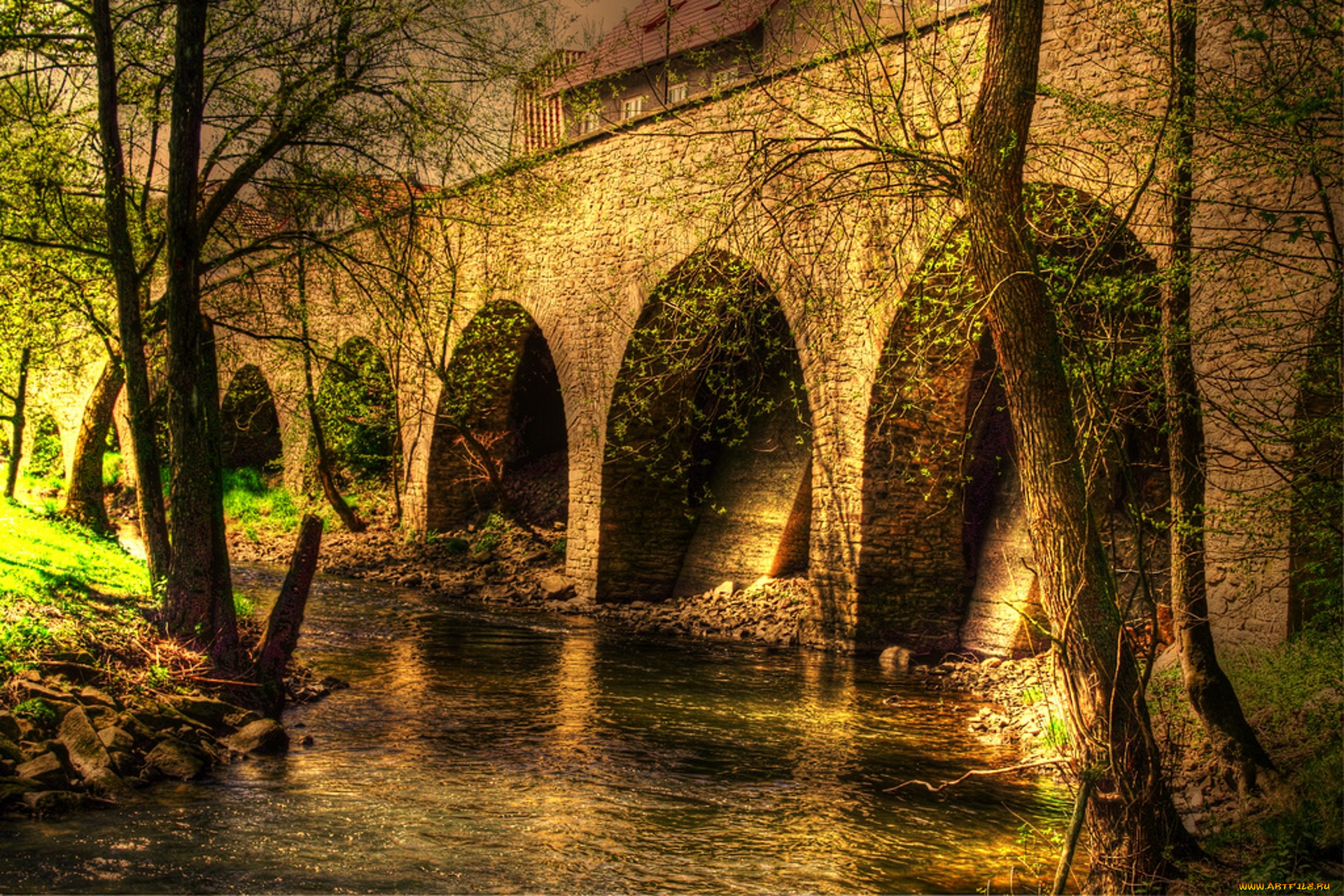 Старинный каменный мост. Каменный мост Уэльс. Старинный мост. Старый каменный мост.